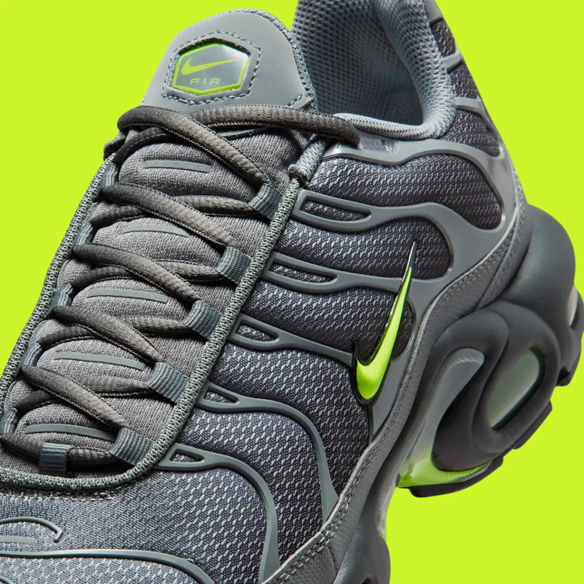 NIKE AIR MAX PLUS TN ‘SMOKE GREY VOLT’