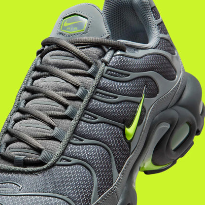 NIKE AIR MAX PLUS TN ‘SMOKE GREY VOLT’