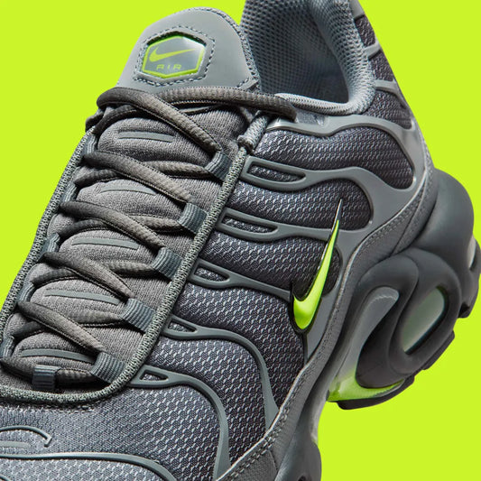 NIKE AIR MAX PLUS TN ‘SMOKE GREY VOLT’